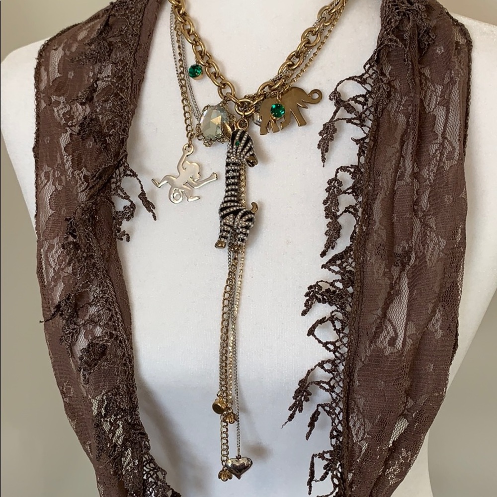 💋 Betsey Johnson necklace